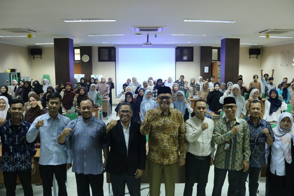 Workshop Kemahasiswaan FTK UIN SMH Banten: Transformasi Penulisan Ilmiah melalui Integrasi Smart Technology dan Etika Akademik di Era Digital